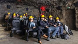 Vulkanija preseneti mlado in staro