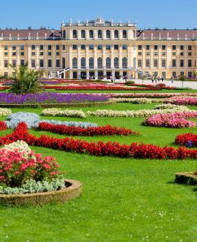 Čudoviti dvorec s parki Schonnbrun- Tur Tur Turizem